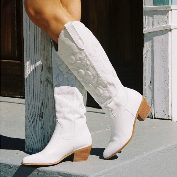 Princess Polly White Knee-High Boots - Picture 2 of 3